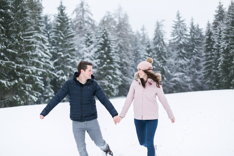 Pärchenfotos im Schnee