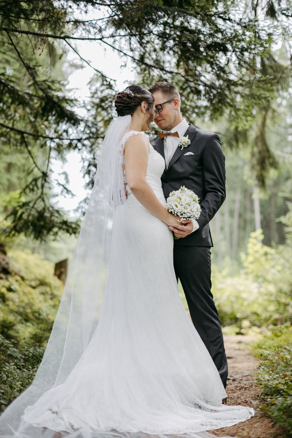 Hochzeitsfotos im Wald