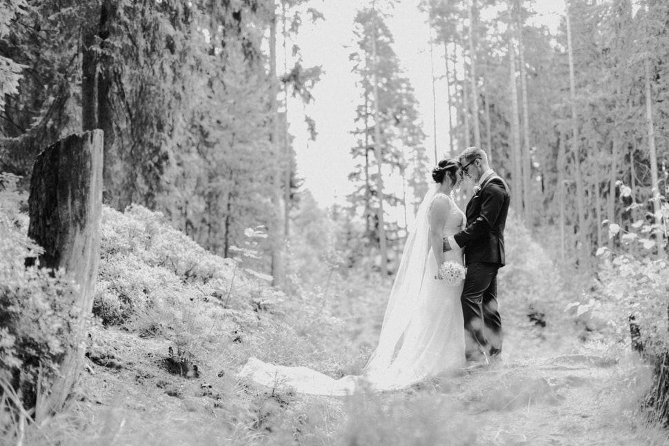 Hochzeitsfotos im Wald